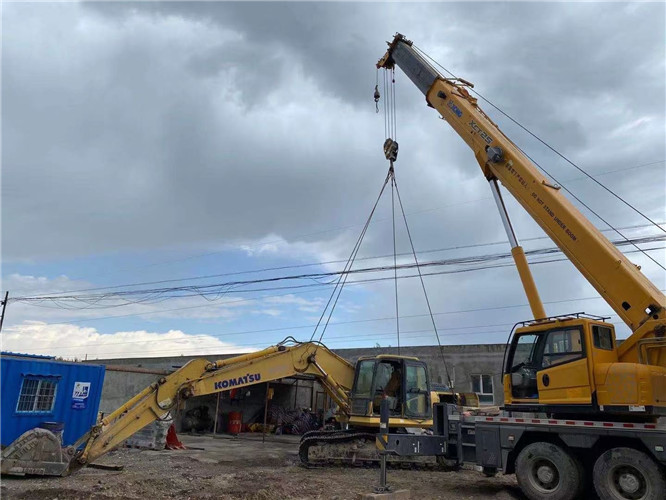 河北25吨吊车的工作半径是多少？